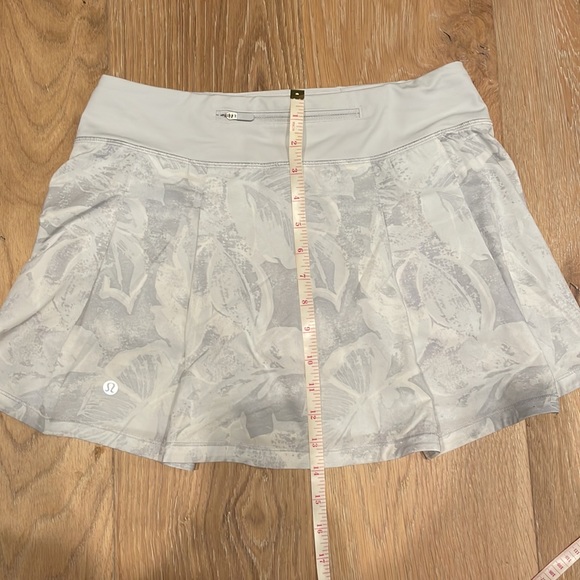 LuLulemon tennis skirt size 6 tall - Picture 2 of 4